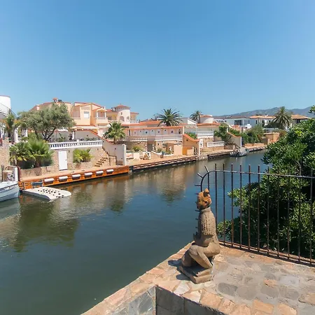 Welcs 250 Emp Con Piscina Privada Y Amarre Empuriabrava
