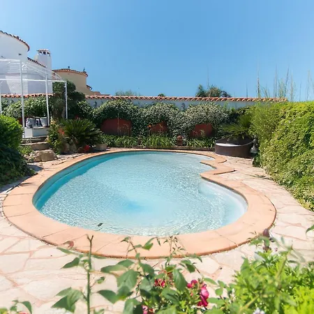 Welcs 250 Emp Con Piscina Privada Y Amarre Empuriabrava